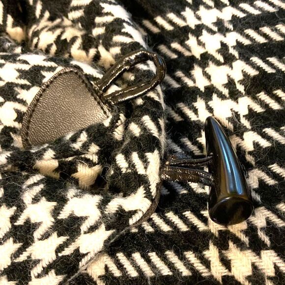 SHAWLY WRAP PONCHO Houndstooth Black White Toggle Front Closure 53 x 44 inch - Picture 12 of 13